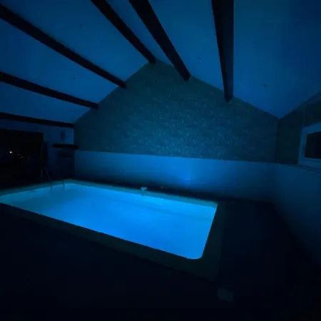 펜션 21 Couchages Avec Piscine Interieure Chauffee