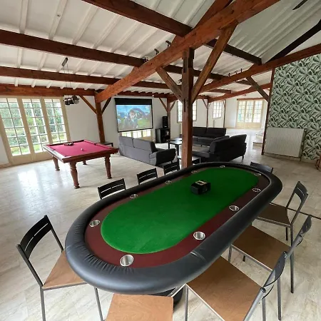 21 Couchages Avec Piscine Interieure Chauffee Nyaraló *