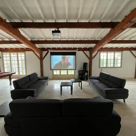 Nyaraló 21 Couchages Avec Piscine Interieure Chauffee Belleu